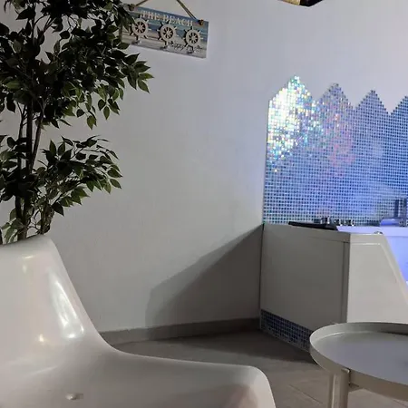 Jacuzzi Suite, Pakito Apartment