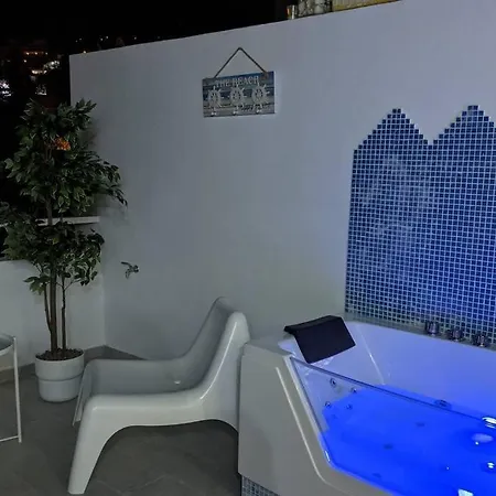 Jacuzzi Suite, Pakito Apartment
