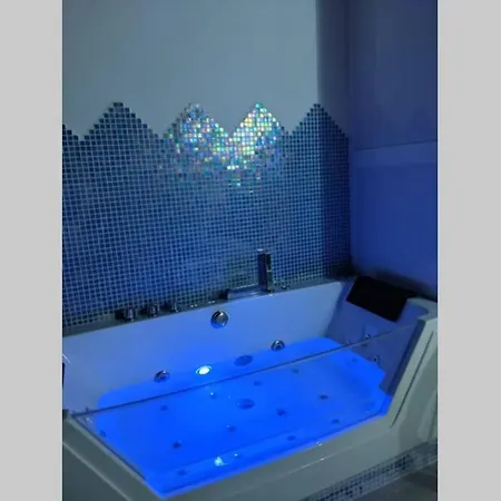 Jacuzzi Suite, Pakito Apartment *