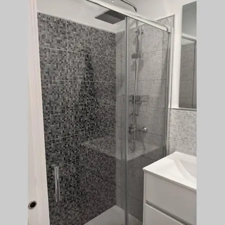 Jacuzzi Suite, Pakito *